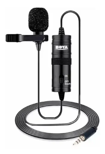 [El Boya BY-M1 es un micrófono de solapa (lavalier) omnidireccional muy popular y económico.Características PrincipalesTipo: Micrófono de condensador electret.Patrón polar: Omnidireccional (captura sonido en 360 grados).Conector: Jack de 3.5 mm (TRRS) de 4 polos.Alimentación: Usa una pila LR44 cuando se conecta a cámaras; no requiere batería para smartphones.Compatibilidad y Modo de UsoSmartphones (iPhone / Android): Desliza el interruptor del módulo de la batería a la posición OFF / Smartphone. El teléfono le da energía al micrófono.Cámaras (DSLR / Videocámaras) o Grabadoras: Desliza el interruptor a la posición ON / Camera. Aquí sí se activa el uso de la pila LR44.Accesorios IncluidosClip de solapa metálico.Paraviento de espuma (filtro anti-pop).Adaptador de Jack de 1/4" (6.35 mm) para equipos de audio profesionales. Bolsa o estuche de transporte] BOYA BY-M1 MICROFONO SOLAPA